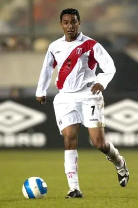 Nolberto Solano — batalla de aura de Perú
