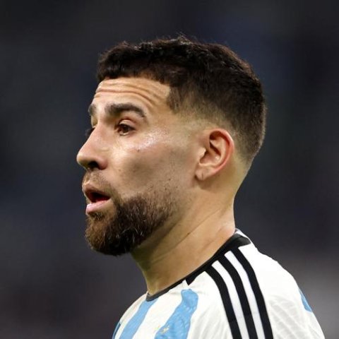 otamendi — batalla de aura de Futbolistas