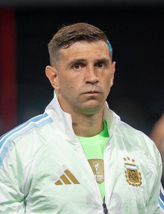 Emiliano Martínez — batalla de aura de Argentina