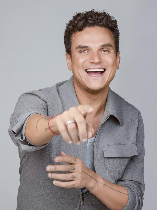 Silvestre Dangond — batalla de aura de Colombia